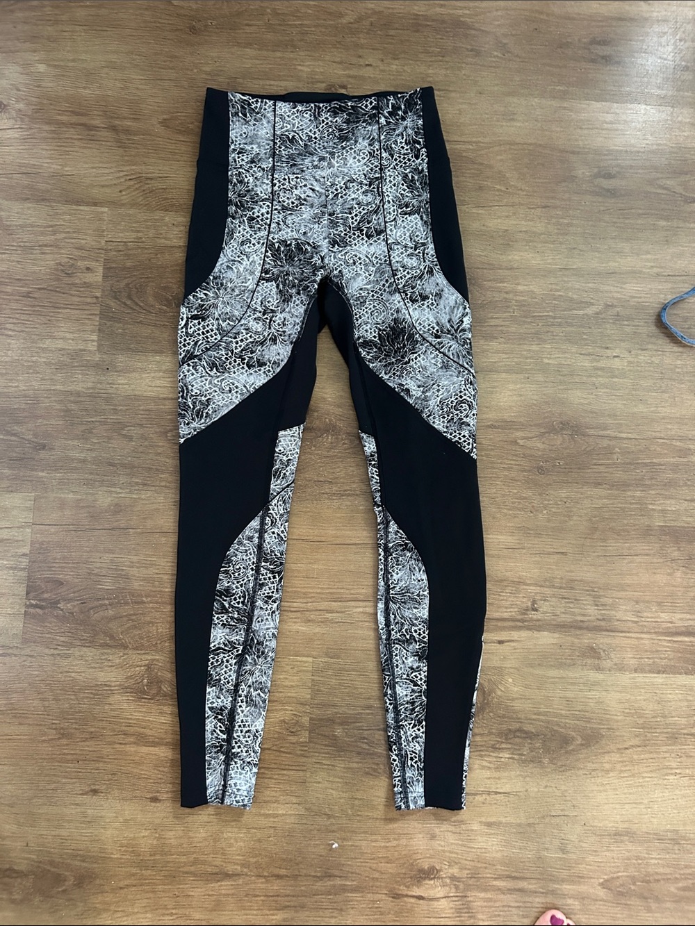 lululemon athletica  Patterned Leggings size 6